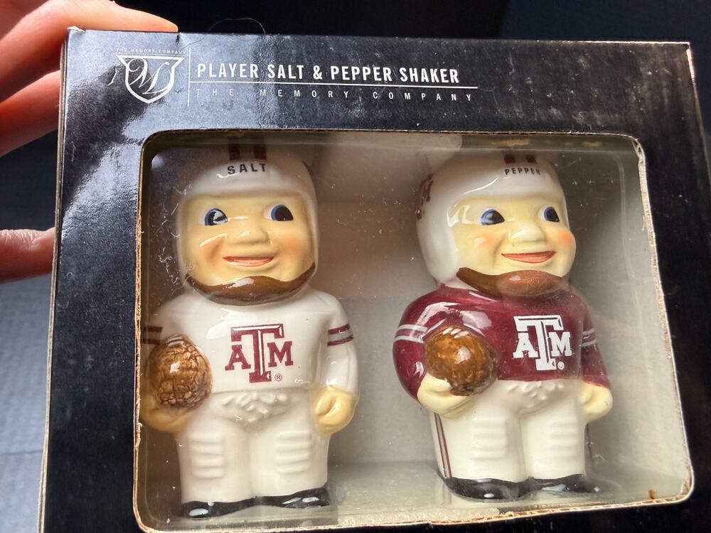 Aggies Texas A&M The Memory Company Football Player Salt & Pepper Shaker Set